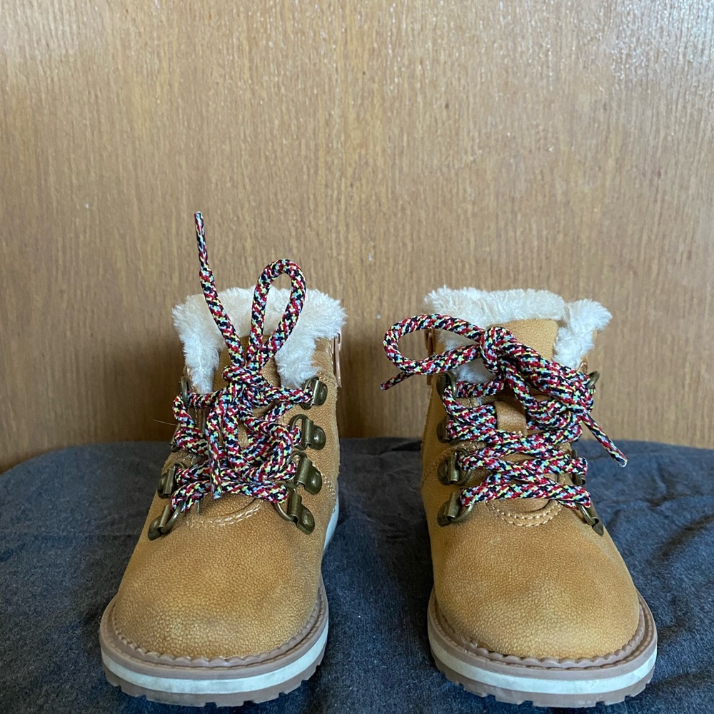 Tan Fur-Lined Boots with Multicolor Laces